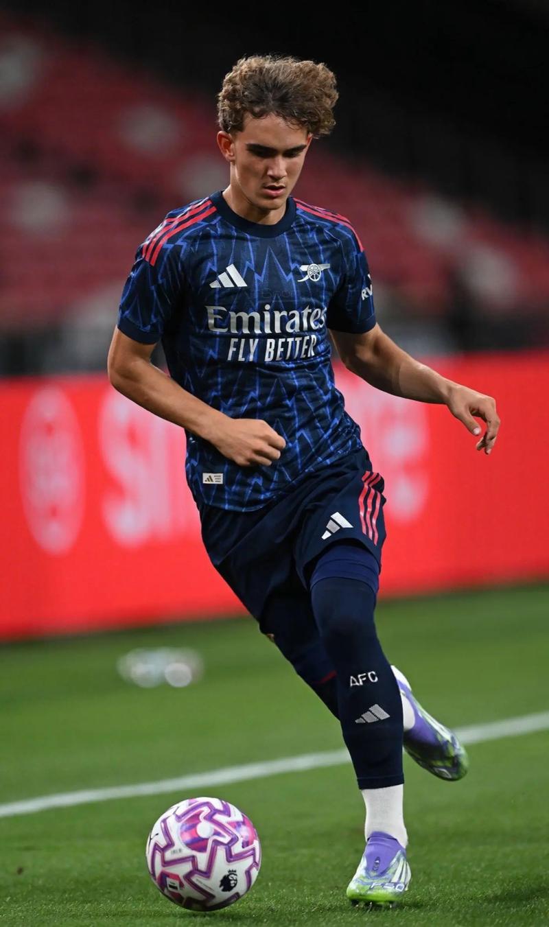 更情绪化 更情绪化