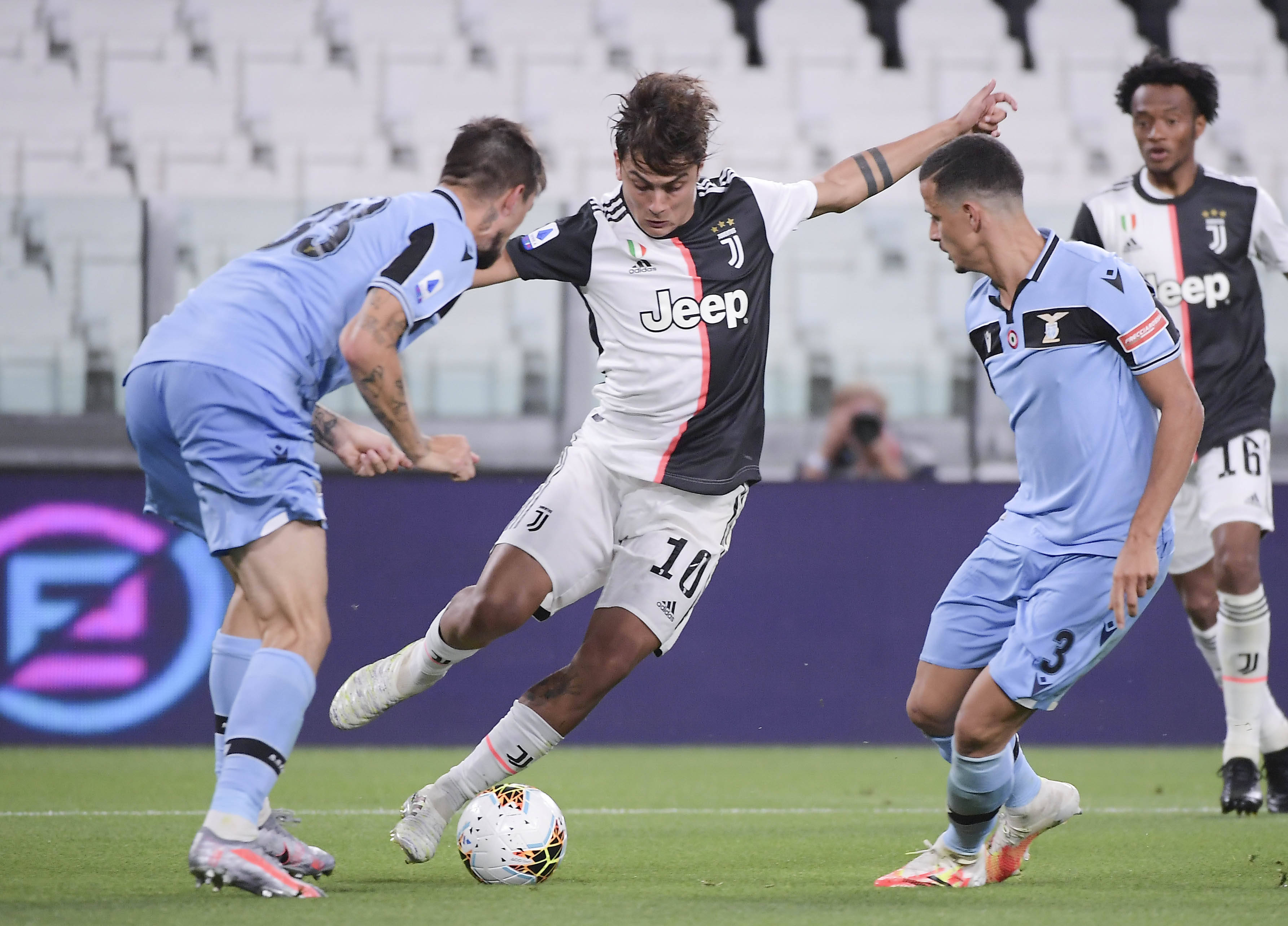 在三中场体 在三中场体